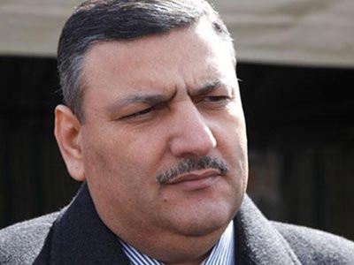 Αποσκίρτησε ο Σύρος Πρωθυπουργός